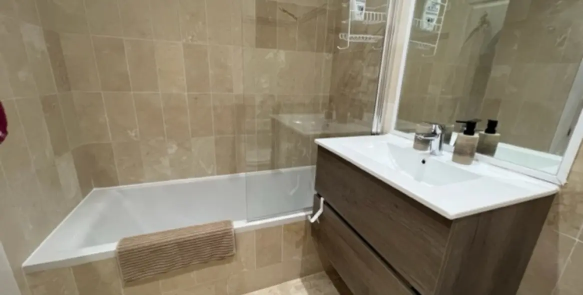 Long-term rent of middle floor apartment in Costalita 13