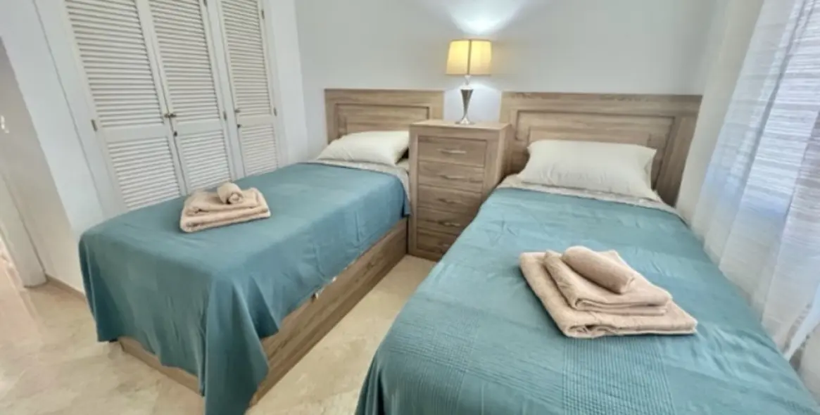 Long-term rent of middle floor apartment in Costalita 16