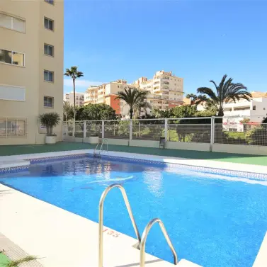 Краткосрочная аренда апартаментов на среднем этаже в Estepona