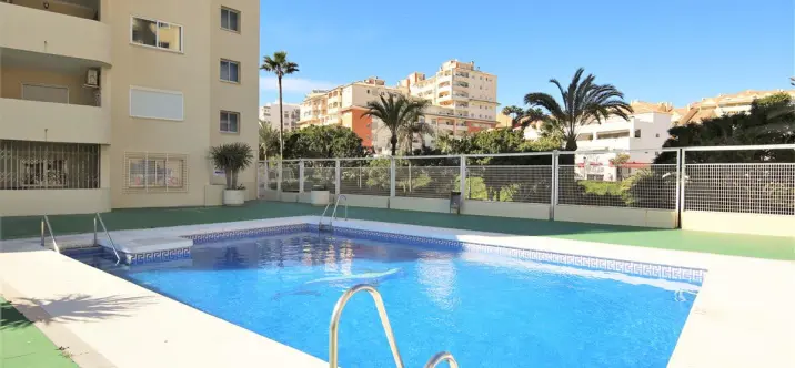 Краткосрочная аренда апартаментов на среднем этаже в Estepona 1
