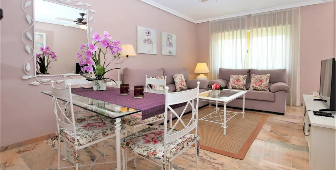 Short-term rent of middle floor apartment in Estepona 3