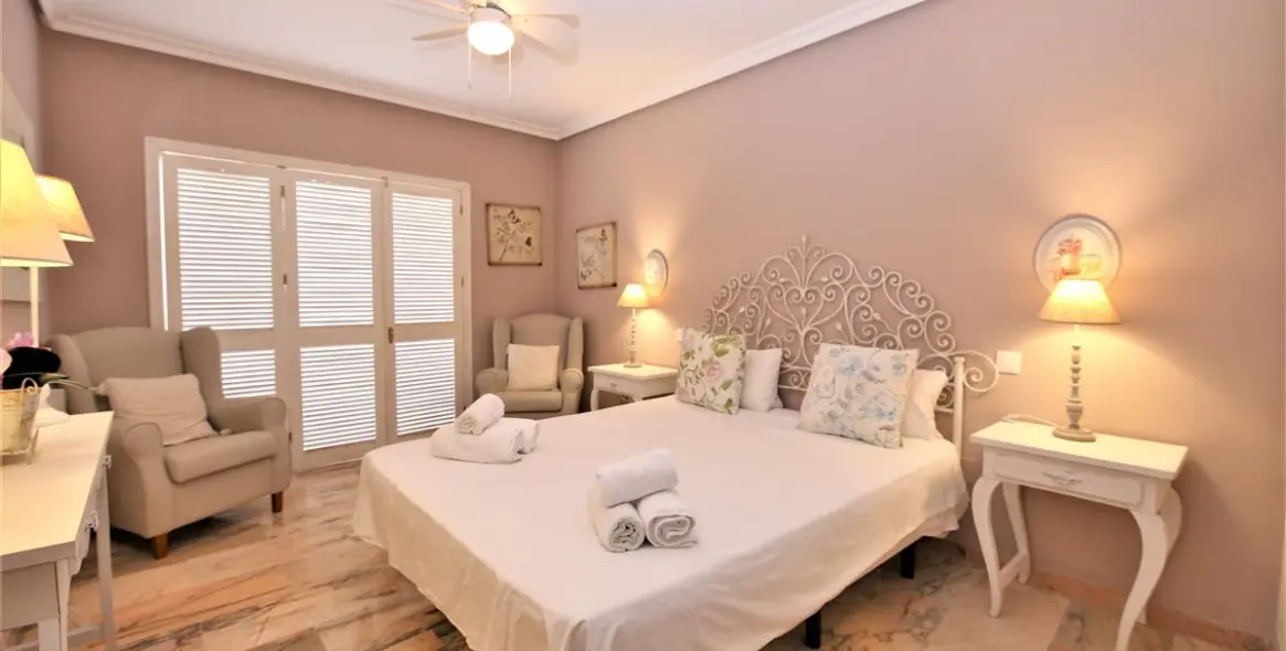 Short-term rent of middle floor apartment in Estepona 4