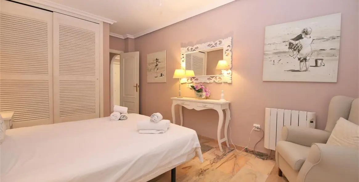 Short-term rent of middle floor apartment in Estepona 5