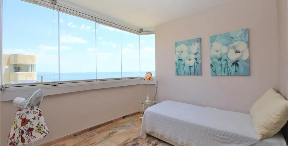 Short-term rent of middle floor apartment in Estepona 6