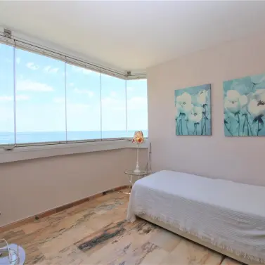 Краткосрочная аренда апартаментов на среднем этаже в Estepona