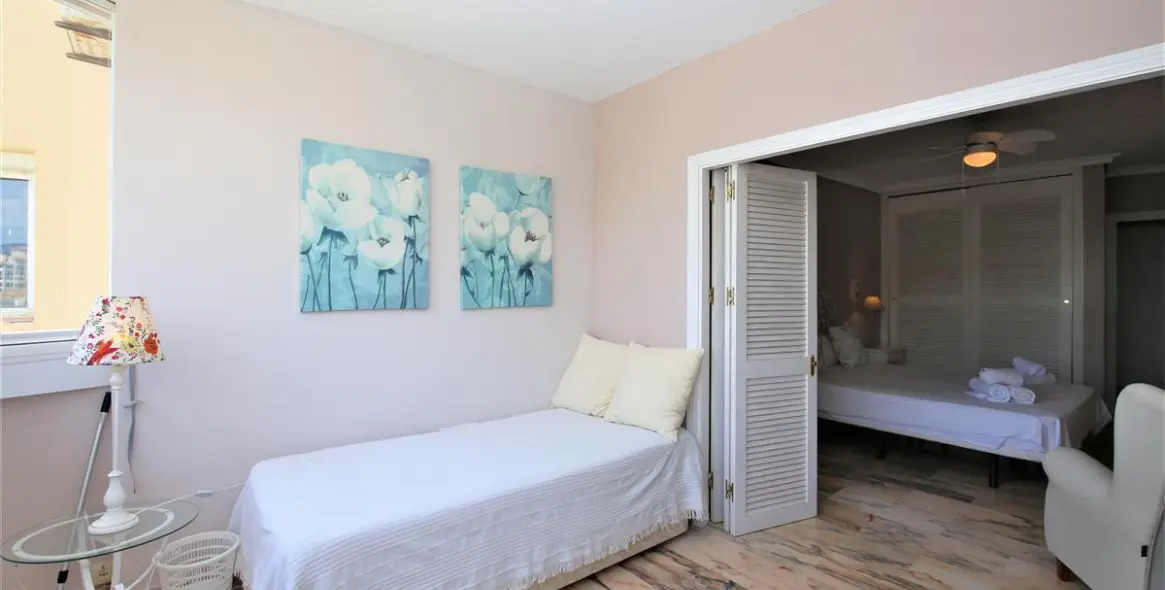 Short-term rent of middle floor apartment in Estepona 7