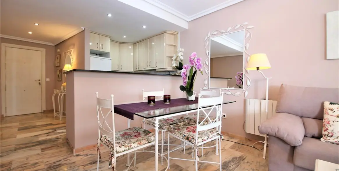 Short-term rent of middle floor apartment in Estepona 12