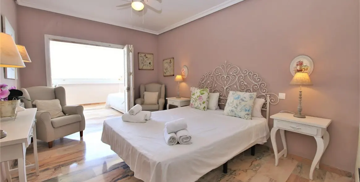 Short-term rent of middle floor apartment in Estepona 13