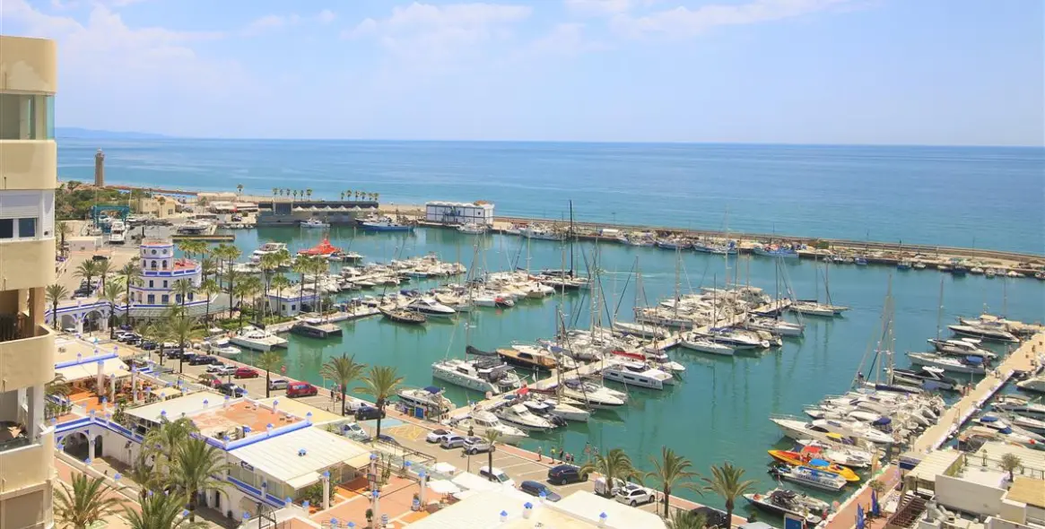 Short-term rent of middle floor apartment in Estepona 14