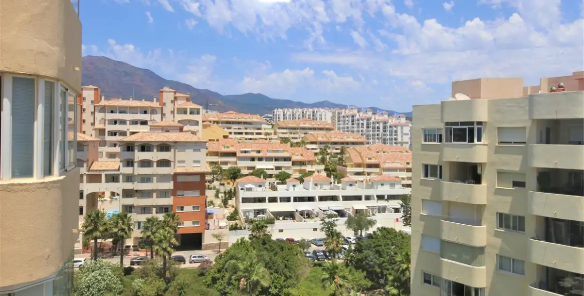 Short-term rent of middle floor apartment in Estepona 15