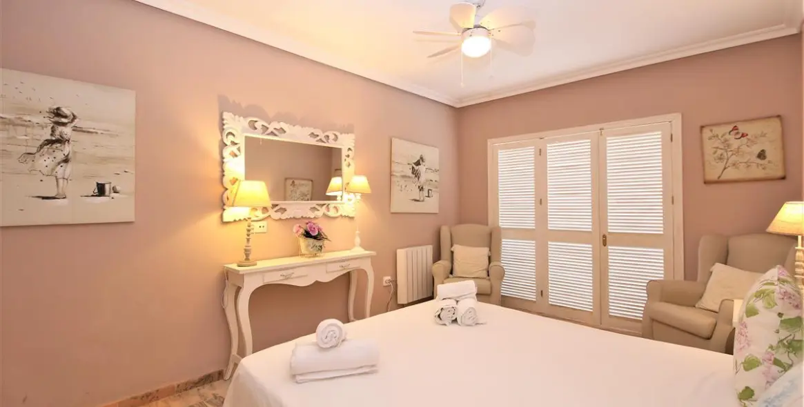 Short-term rent of middle floor apartment in Estepona 16
