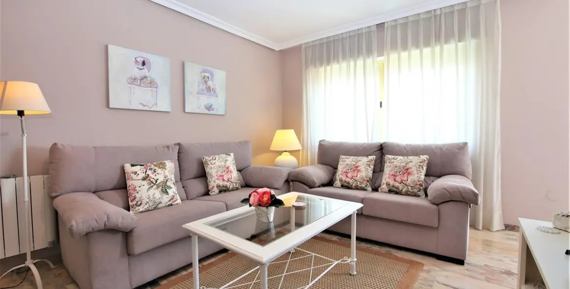 Short-term rent of middle floor apartment in Estepona 17
