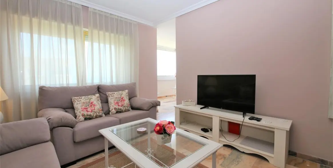 Short-term rent of middle floor apartment in Estepona 18