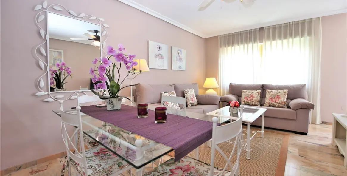 Short-term rent of middle floor apartment in Estepona 19