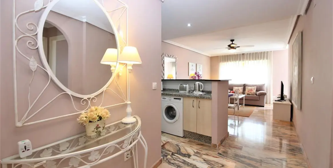 Short-term rent of middle floor apartment in Estepona 20