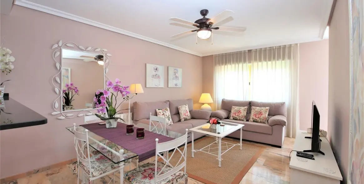 Short-term rent of middle floor apartment in Estepona 21