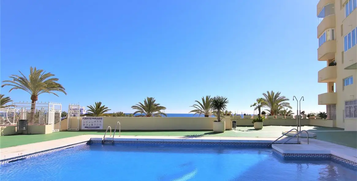 Short-term rent of middle floor apartment in Estepona 22