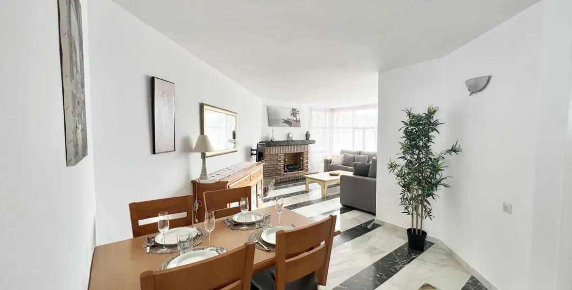 Краткосрочная аренда апартаментов на среднем этаже в Calahonda 1