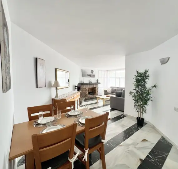 Краткосрочная аренда апартаментов на среднем этаже в Calahonda