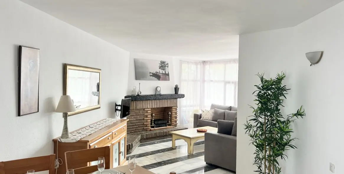 Краткосрочная аренда апартаментов на среднем этаже в Calahonda 3