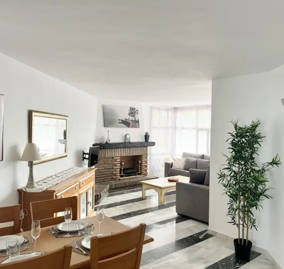 Краткосрочная аренда апартаментов на среднем этаже в Calahonda