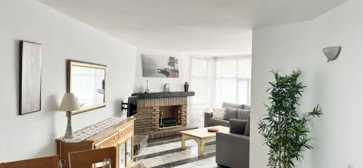 Краткосрочная аренда апартаментов на среднем этаже в Calahonda 2