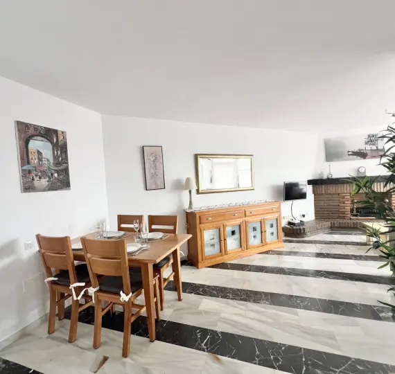 Краткосрочная аренда апартаментов на среднем этаже в Calahonda