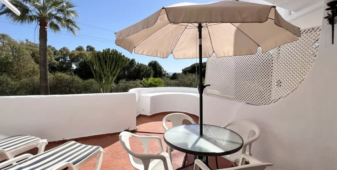 Краткосрочная аренда апартаментов на среднем этаже в Calahonda 9