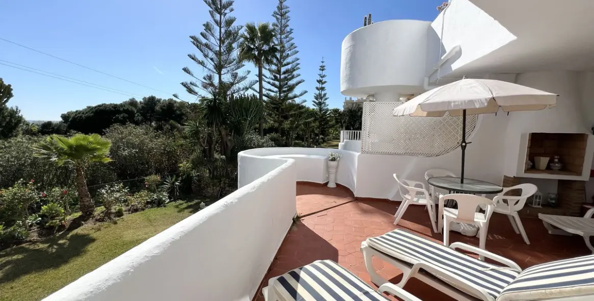 Краткосрочная аренда апартаментов на среднем этаже в Calahonda 10