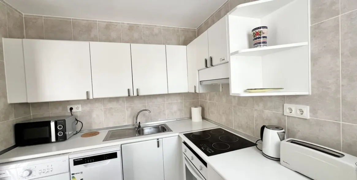 Краткосрочная аренда апартаментов на среднем этаже в Calahonda 13