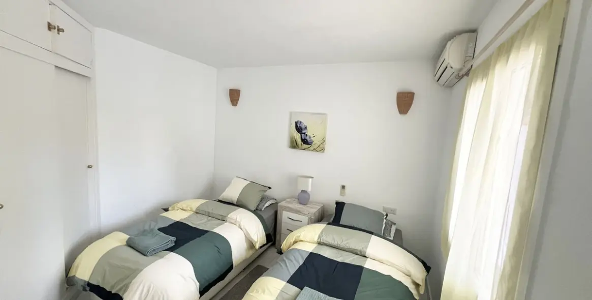 Краткосрочная аренда апартаментов на среднем этаже в Calahonda 19