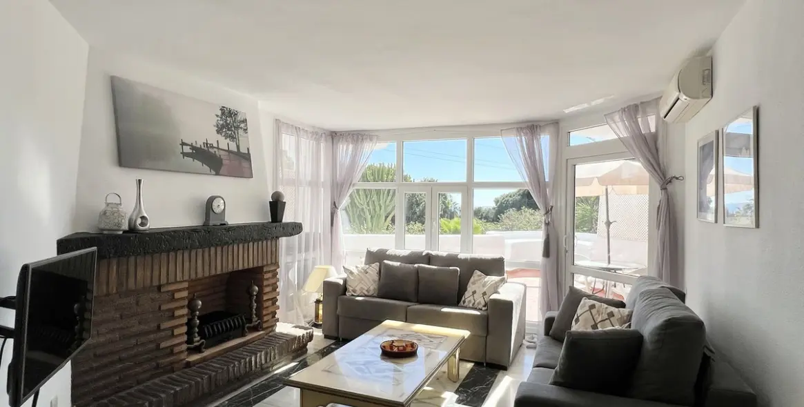 Краткосрочная аренда апартаментов на среднем этаже в Calahonda 21