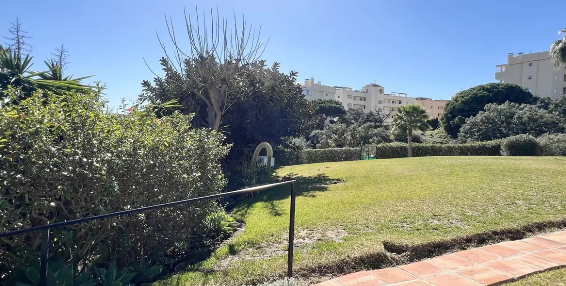 Краткосрочная аренда апартаментов на среднем этаже в Calahonda 27