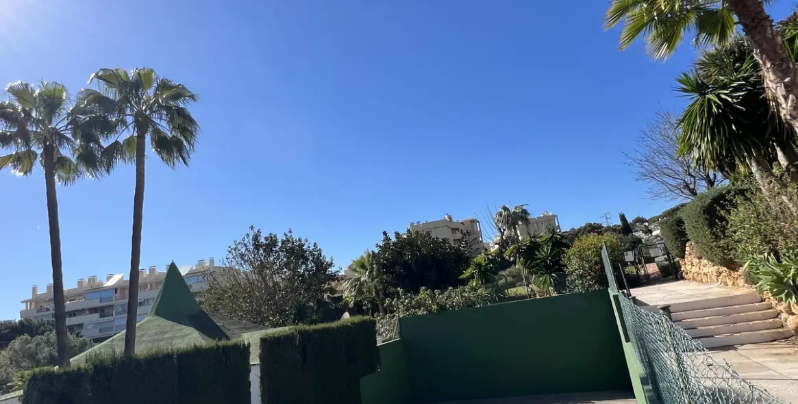 Краткосрочная аренда апартаментов на среднем этаже в Calahonda 28