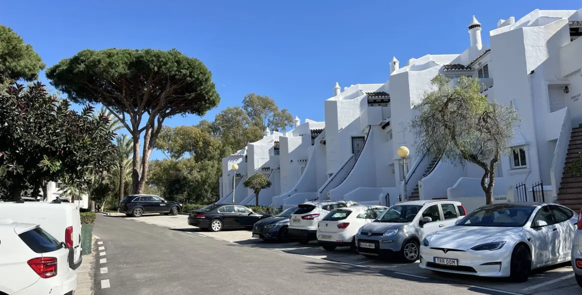 Краткосрочная аренда апартаментов на среднем этаже в Calahonda 30