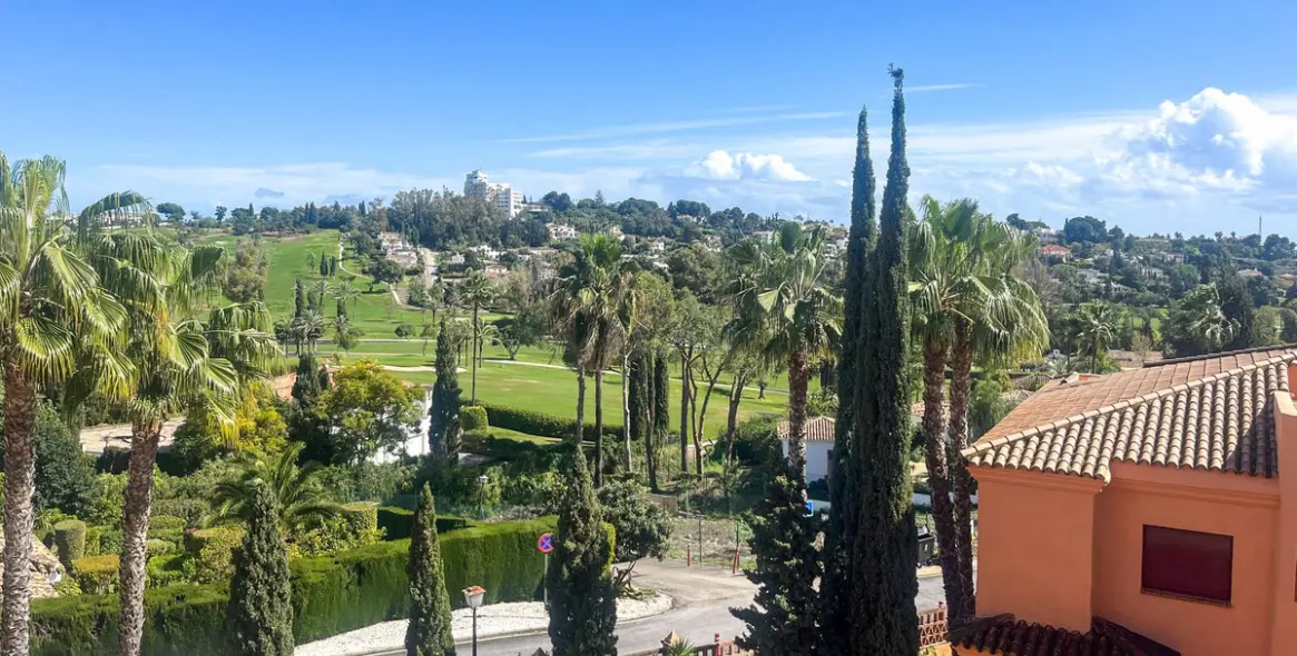 Long-term rent of penthouse in El Paraiso 2