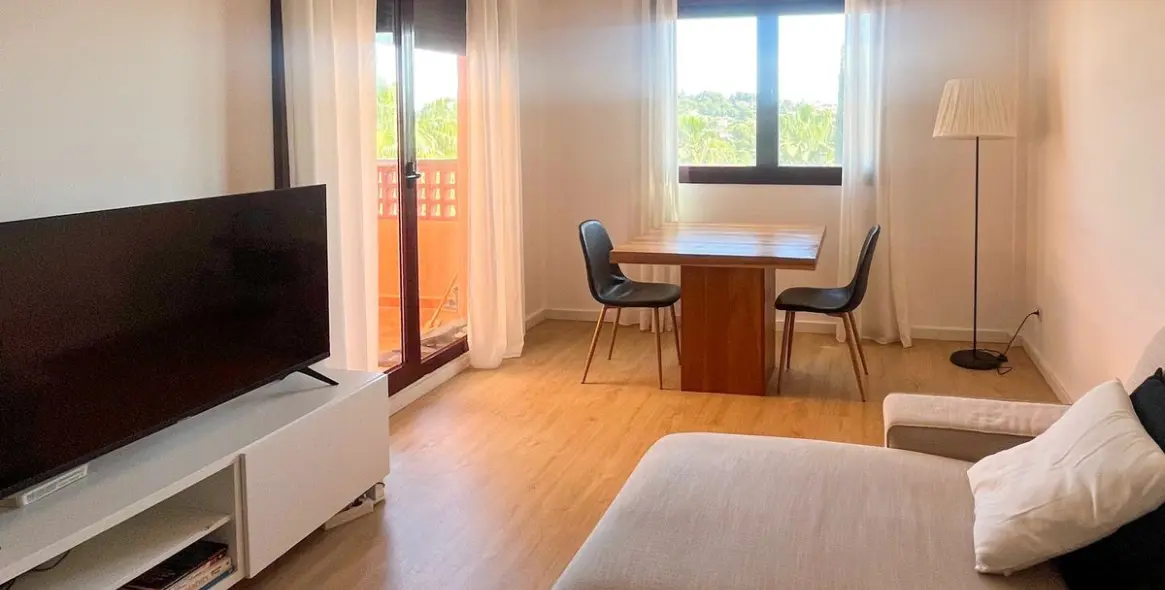 Long-term rent of penthouse in El Paraiso 16