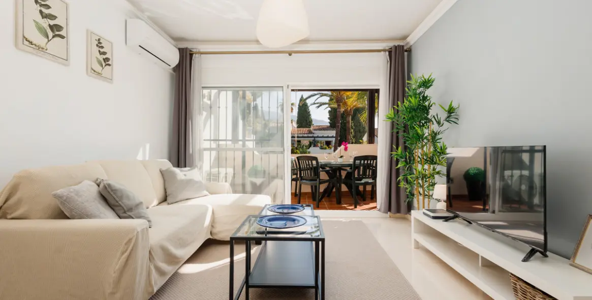 Долгосрочная аренда апартаментов на среднем этаже в Sierra Blanca 1