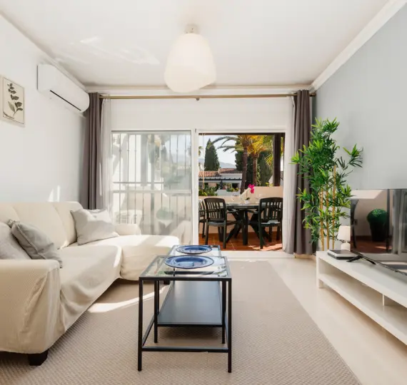 Долгосрочная аренда апартаментов на среднем этаже в Sierra Blanca