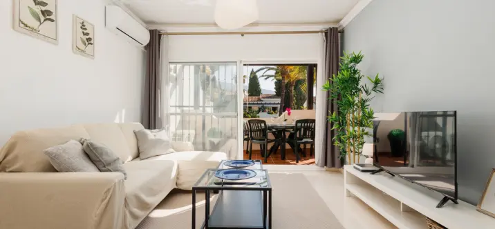 Долгосрочная аренда апартаментов на среднем этаже в Sierra Blanca 0