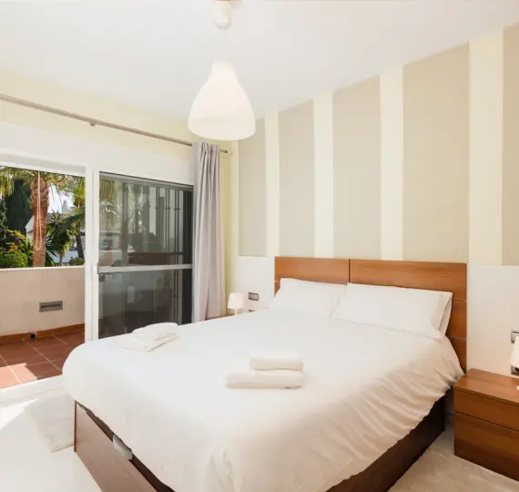 Долгосрочная аренда апартаментов на среднем этаже в Sierra Blanca