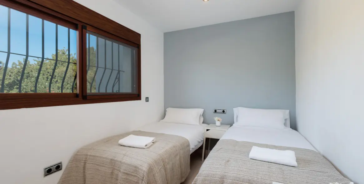 Долгосрочная аренда апартаментов на среднем этаже в Sierra Blanca 4