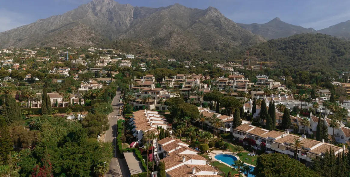 Долгосрочная аренда апартаментов на среднем этаже в Sierra Blanca 12