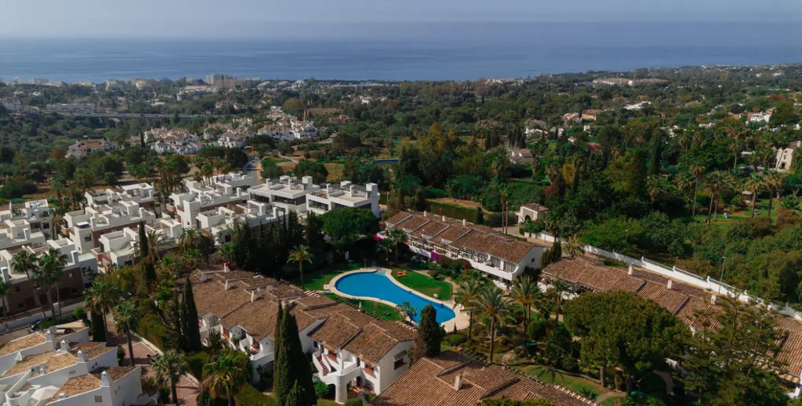 Долгосрочная аренда апартаментов на среднем этаже в Sierra Blanca 13