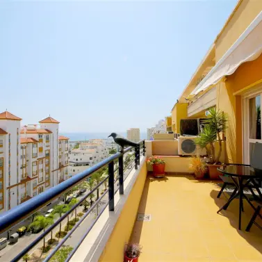 Alquiler a corto plazo de apartamento en planta media en Estepona