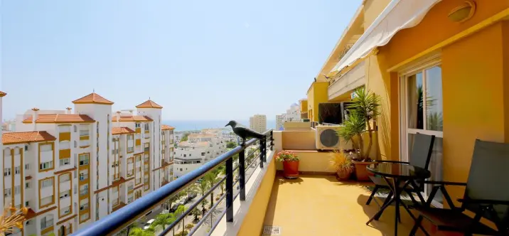 Alquiler a corto plazo de apartamento en planta media en Estepona 1