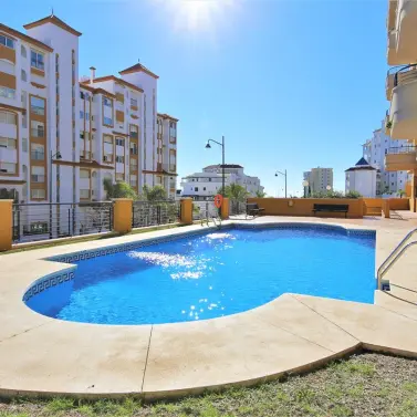 Alquiler a corto plazo de apartamento en planta media en Estepona