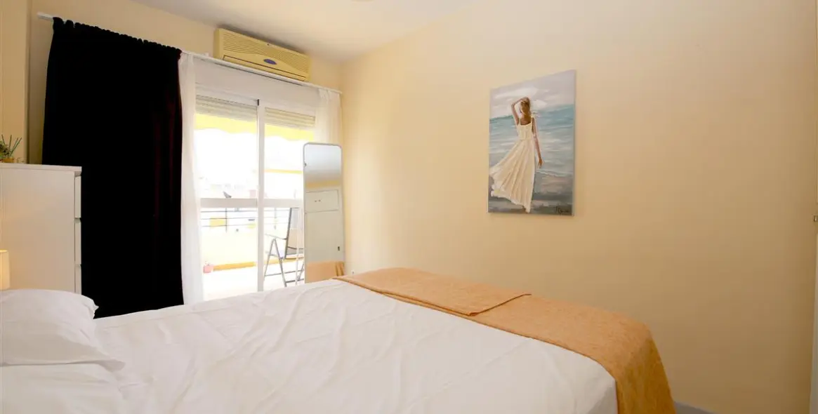 Alquiler a corto plazo de apartamento en planta media en Estepona 5