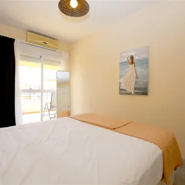 Alquiler a corto plazo de apartamento en planta media en Estepona