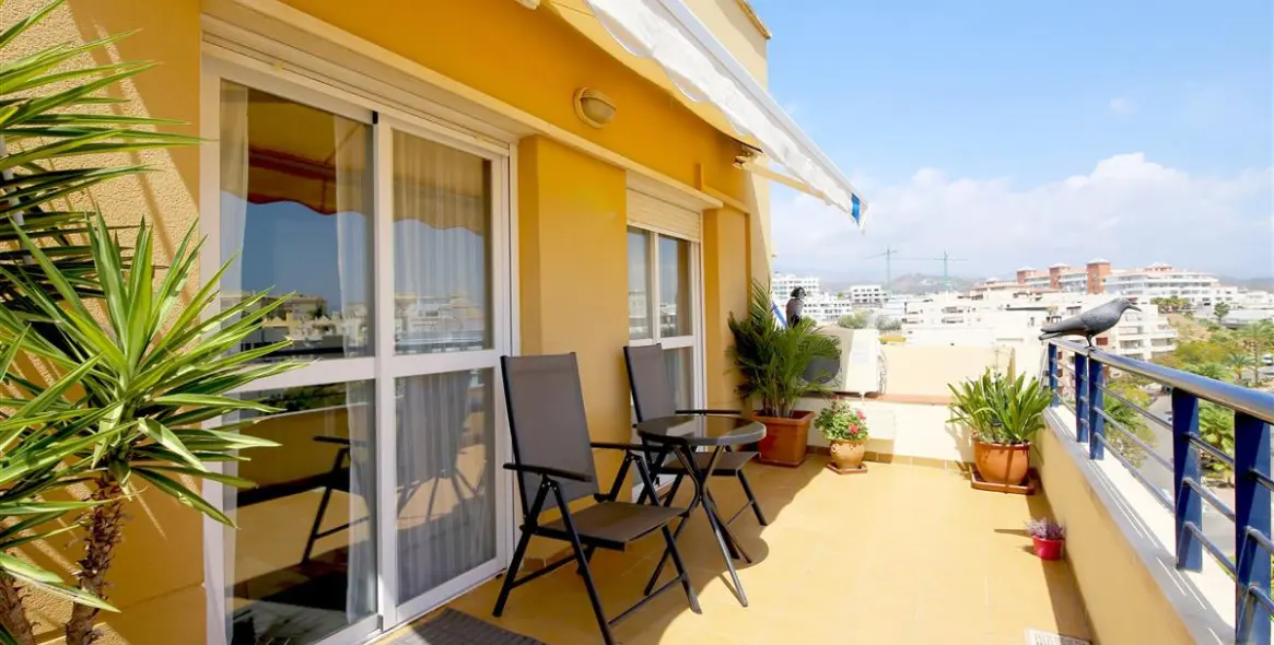 Alquiler a corto plazo de apartamento en planta media en Estepona 6